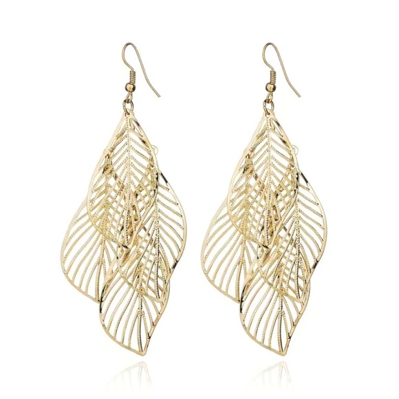 New beautiful gold tone dangle earrings - Picture 2 of 4